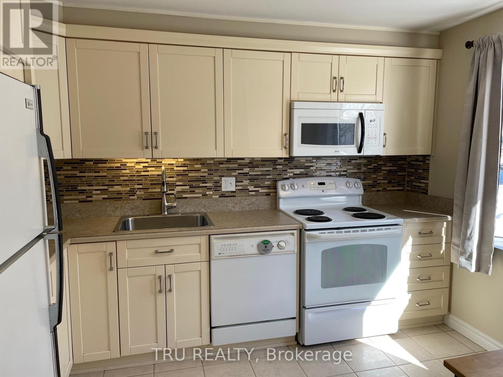 2285 Stonehenge Crescent