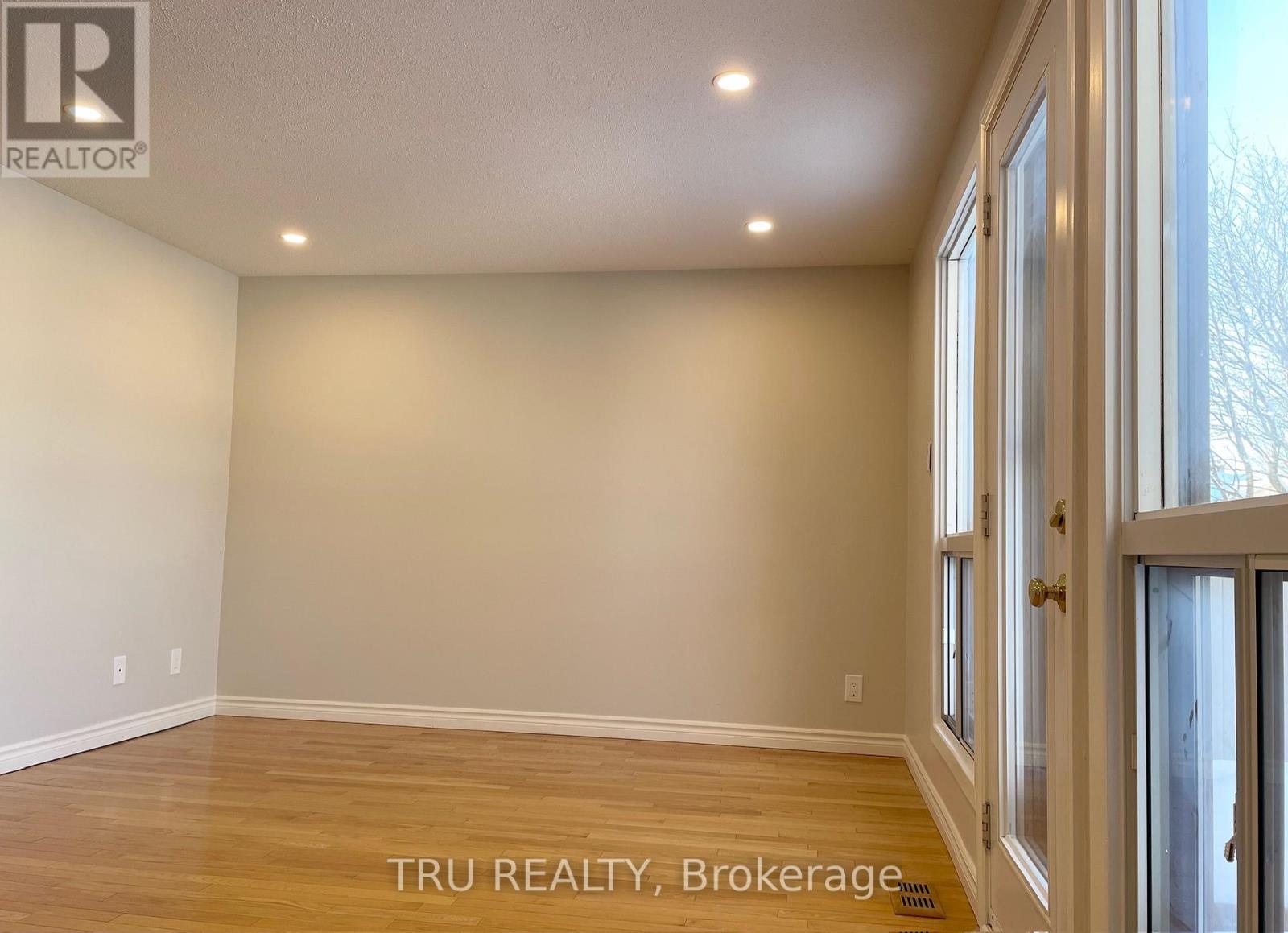 2285 Stonehenge Crescent