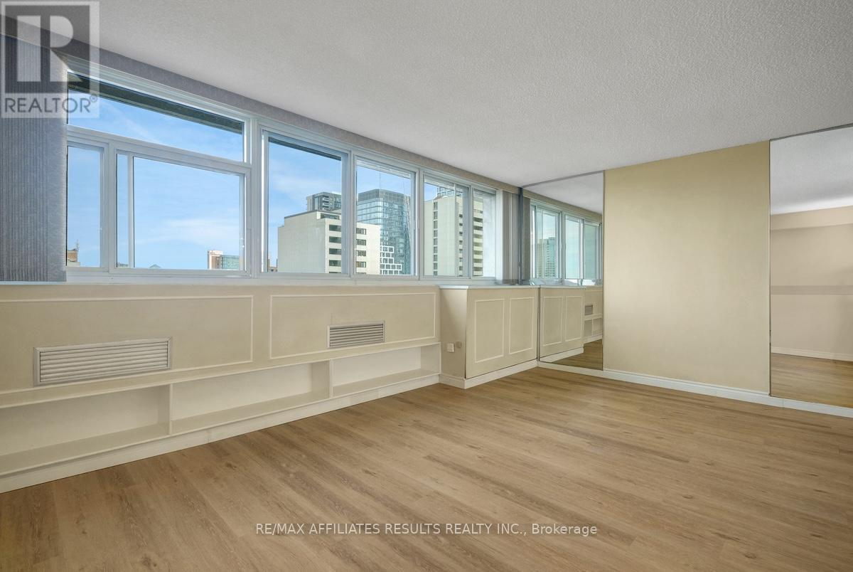 1103 - 500 Laurier Avenue W