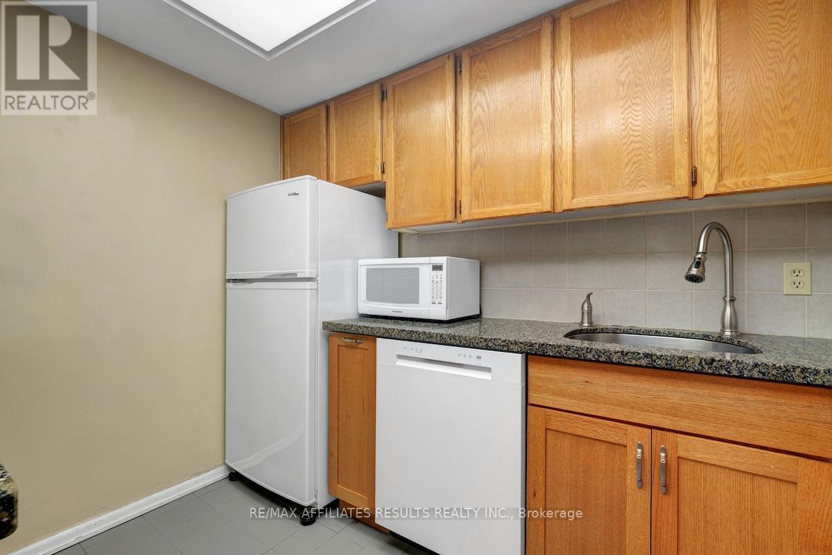 1103 - 500 Laurier Avenue W