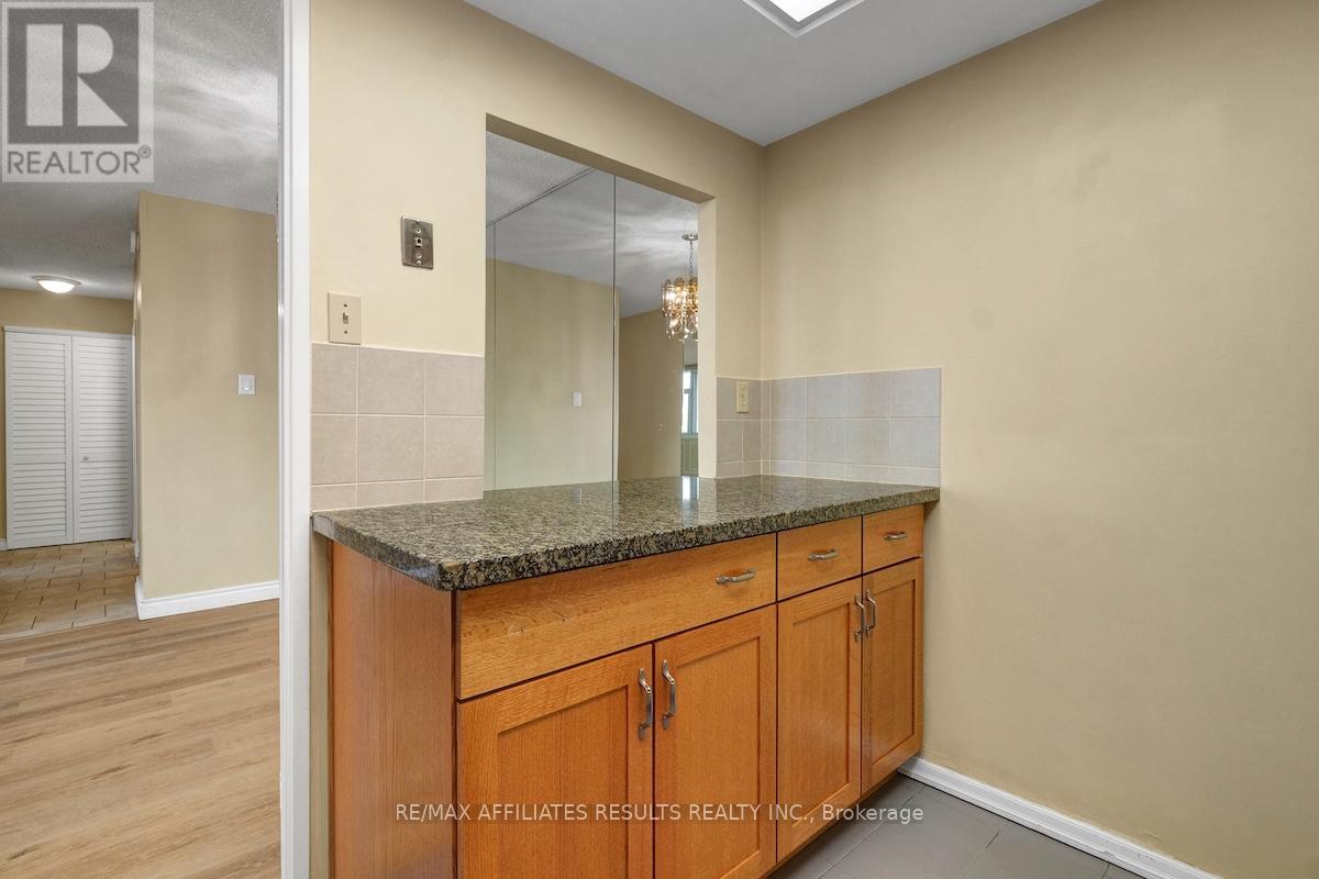 1103 - 500 Laurier Avenue W