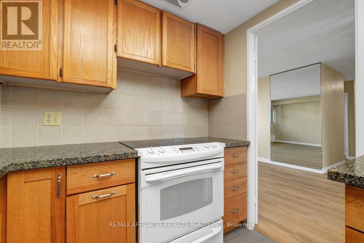 1103 - 500 Laurier Avenue W