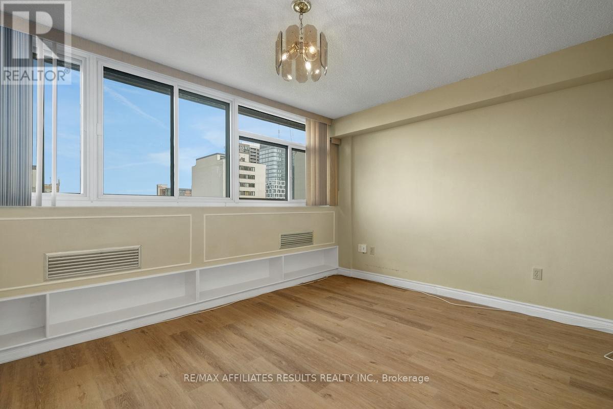 1103 - 500 Laurier Avenue W