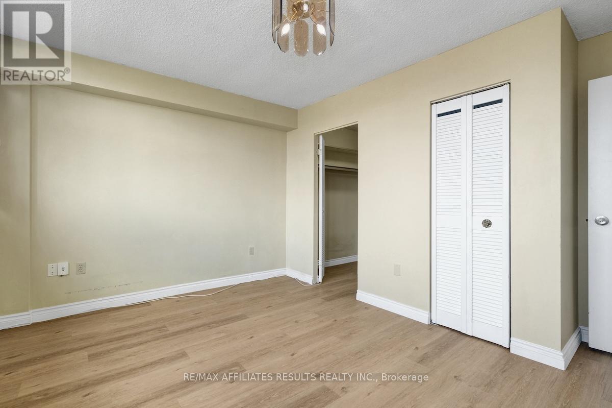 1103 - 500 Laurier Avenue W