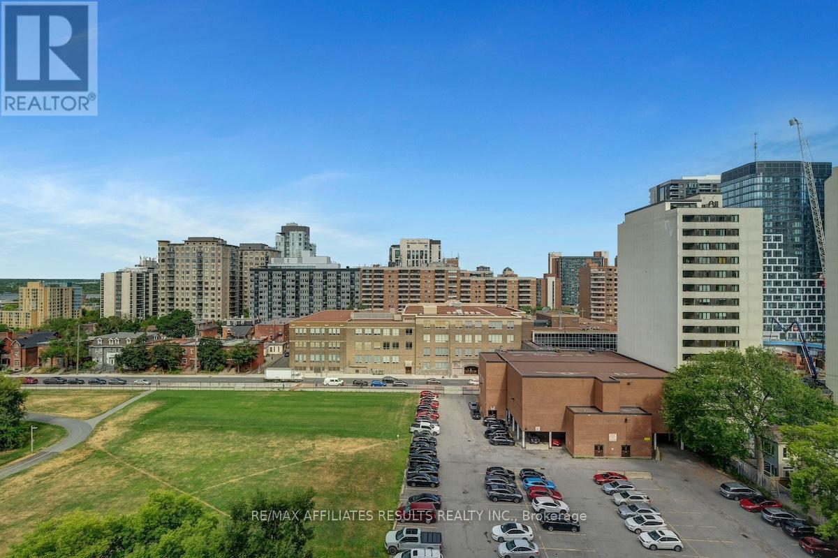 1103 - 500 Laurier Avenue W