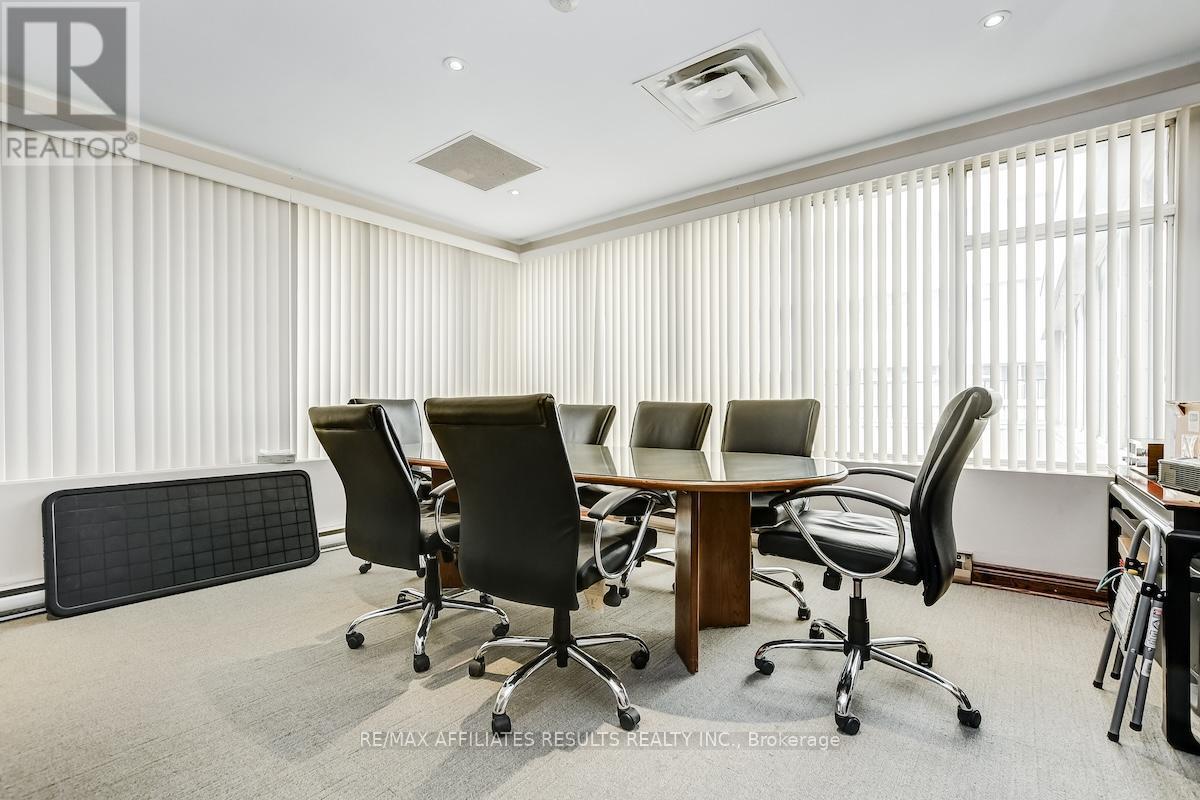 1103 - 500 Laurier Avenue W