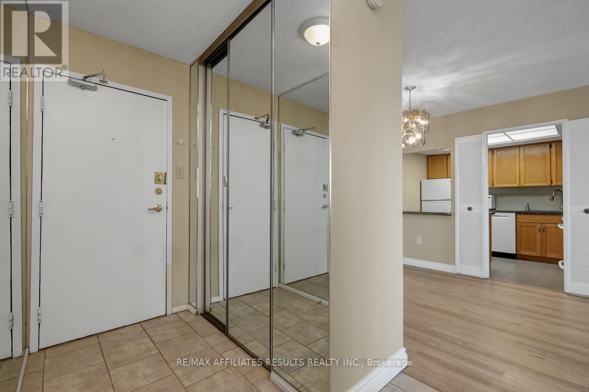 1103 - 500 Laurier Avenue W