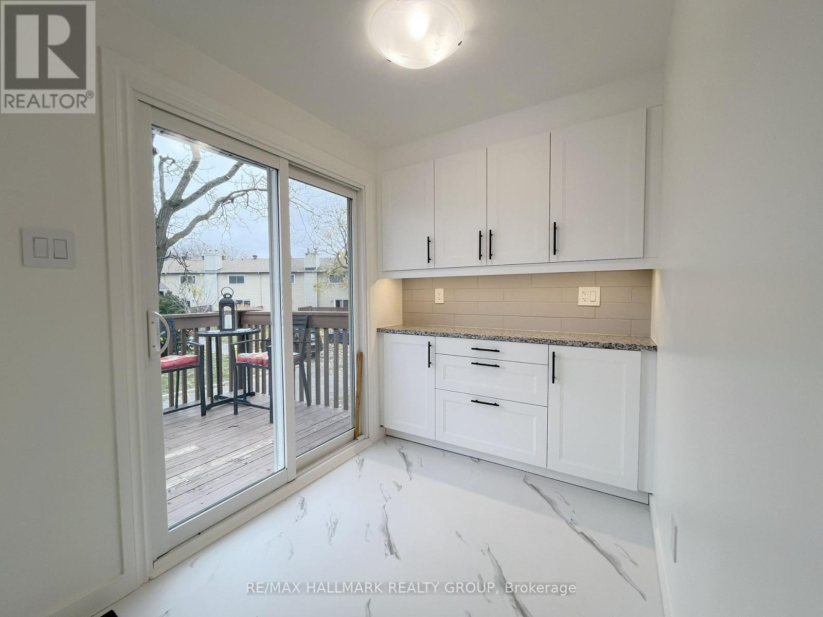 11 - 94 Esterlawn Private