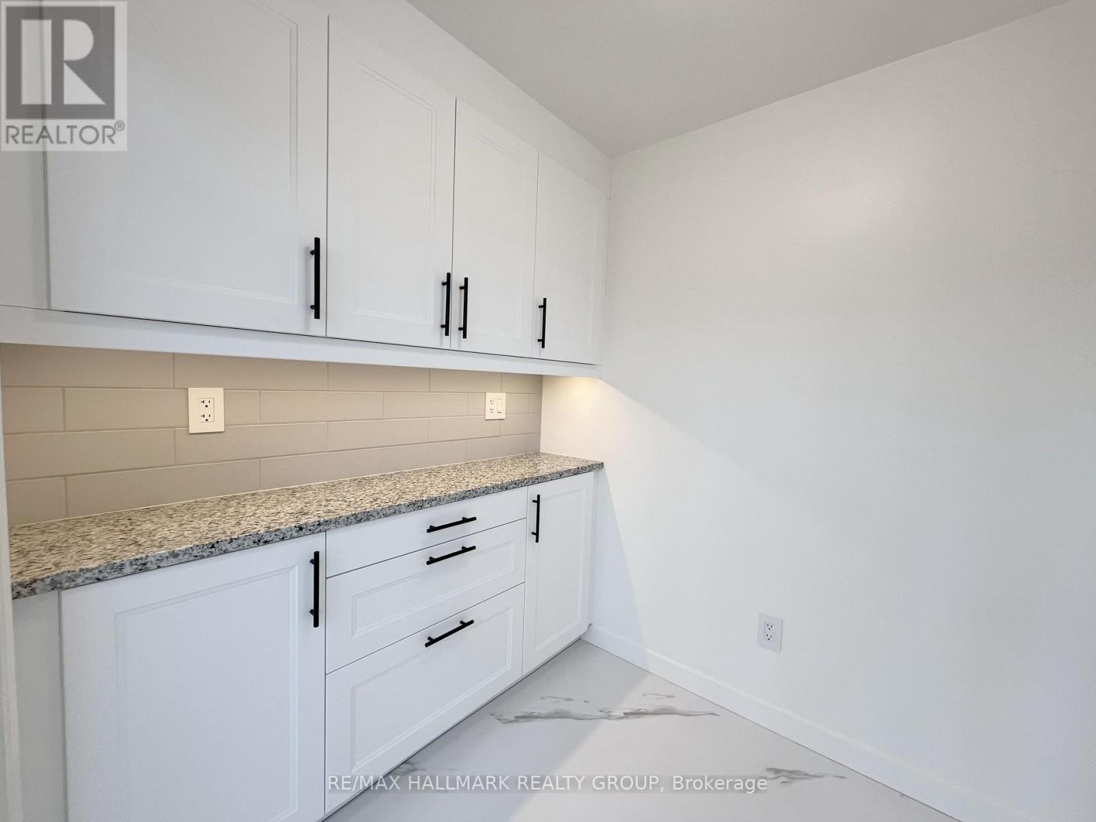 11 - 94 Esterlawn Private