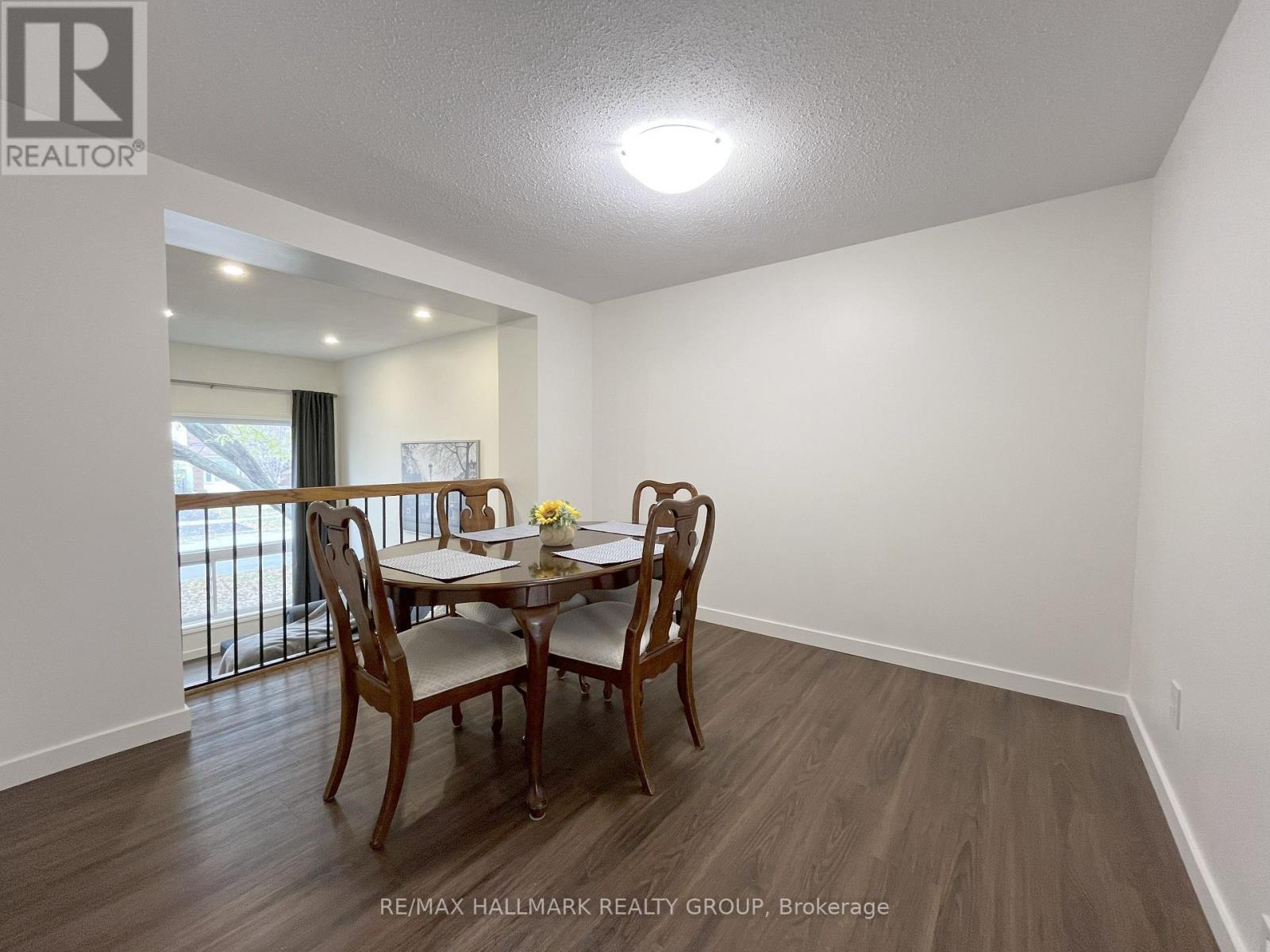 11 - 94 Esterlawn Private