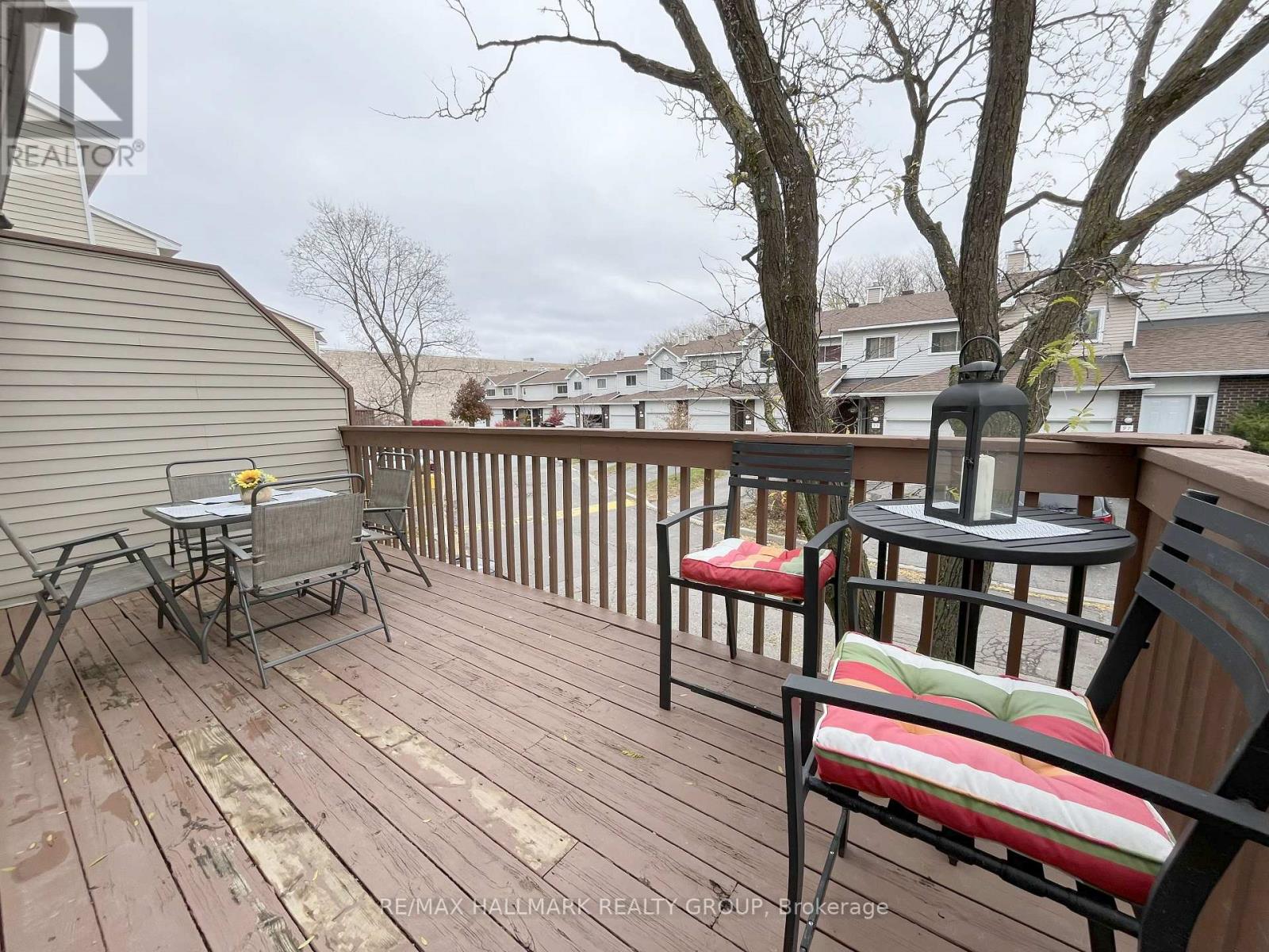 11 - 94 Esterlawn Private