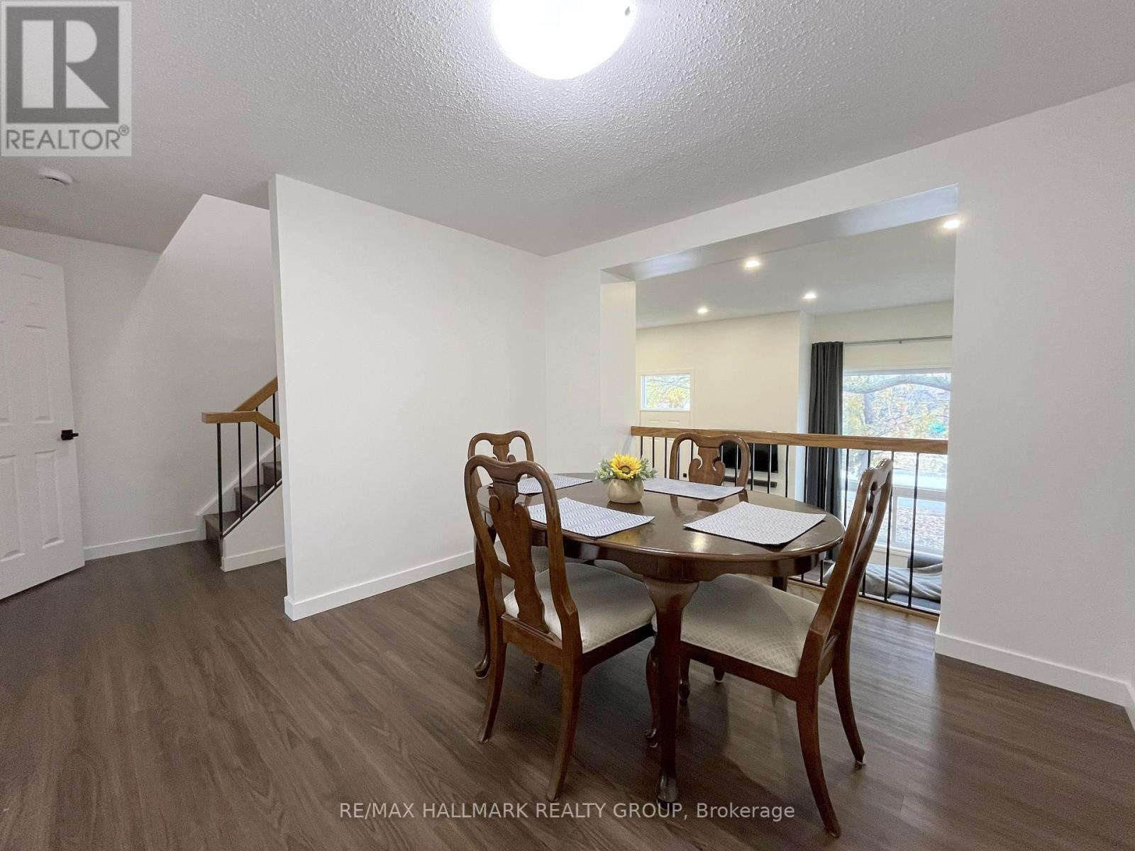 11 - 94 Esterlawn Private