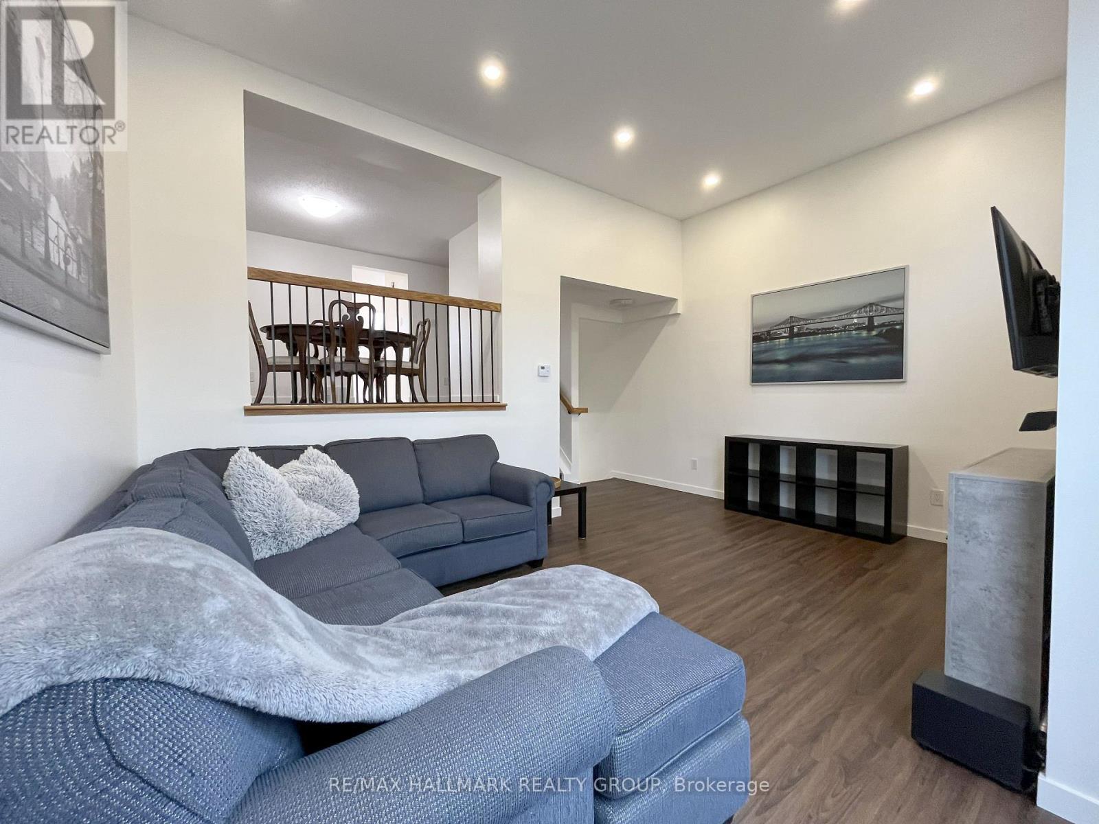 11 - 94 Esterlawn Private