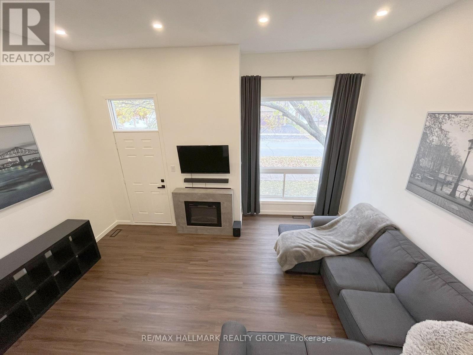 11 - 94 Esterlawn Private