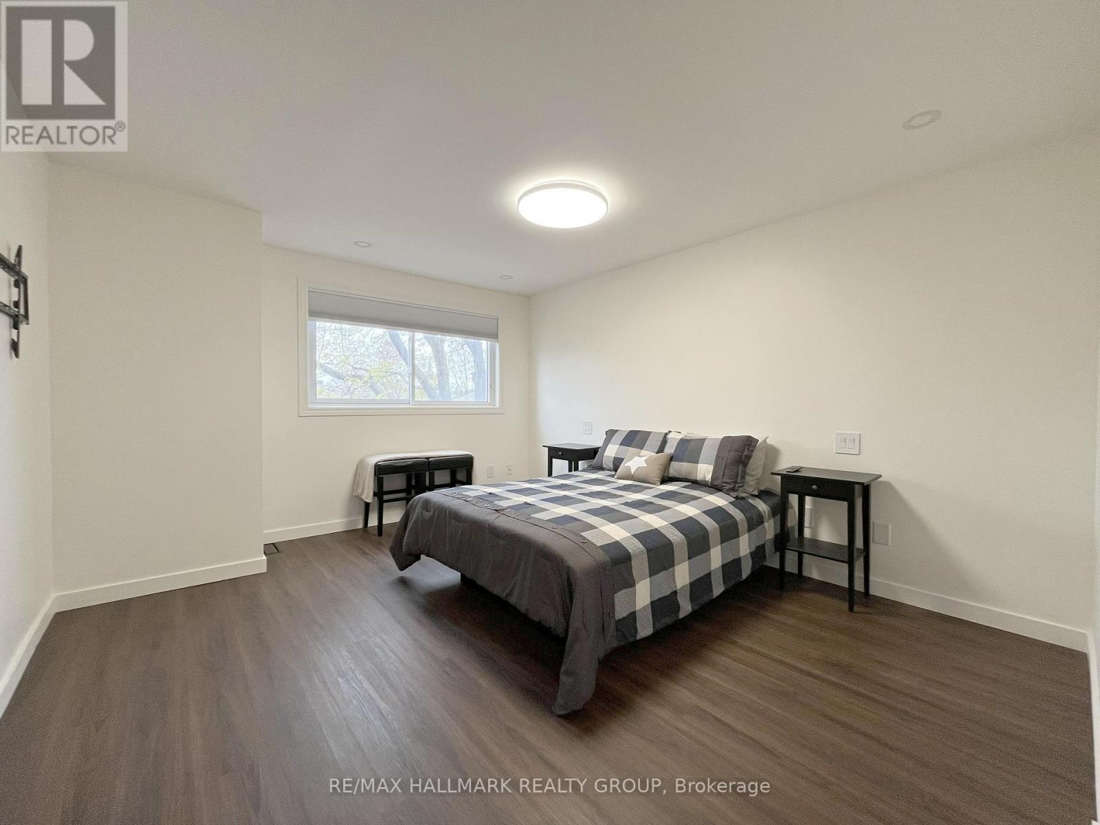 11 - 94 Esterlawn Private