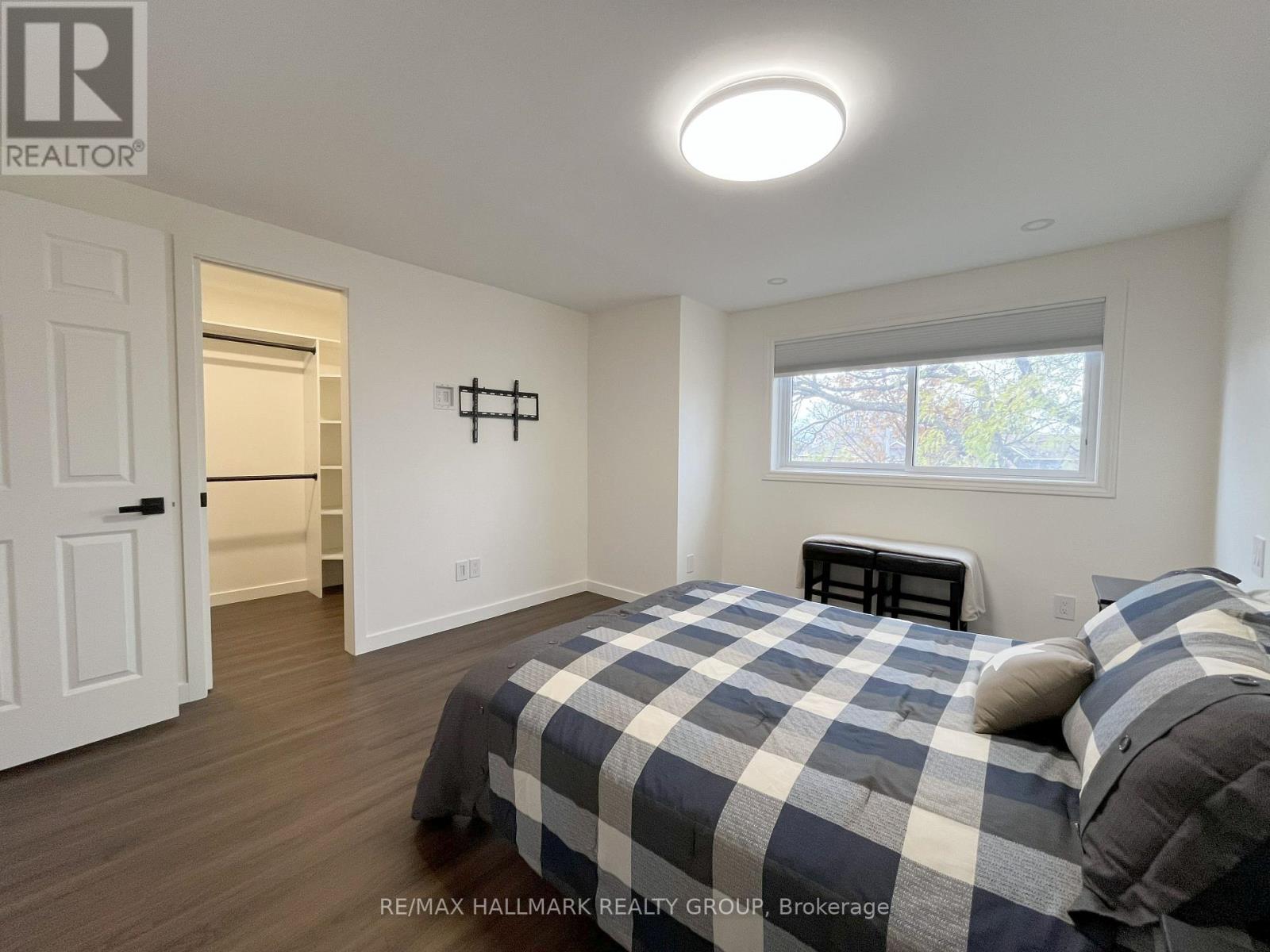 11 - 94 Esterlawn Private