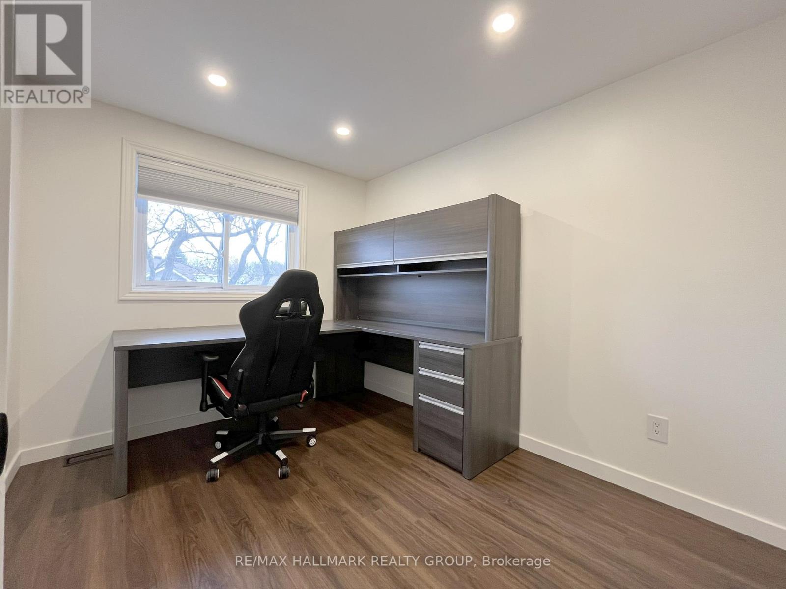 11 - 94 Esterlawn Private