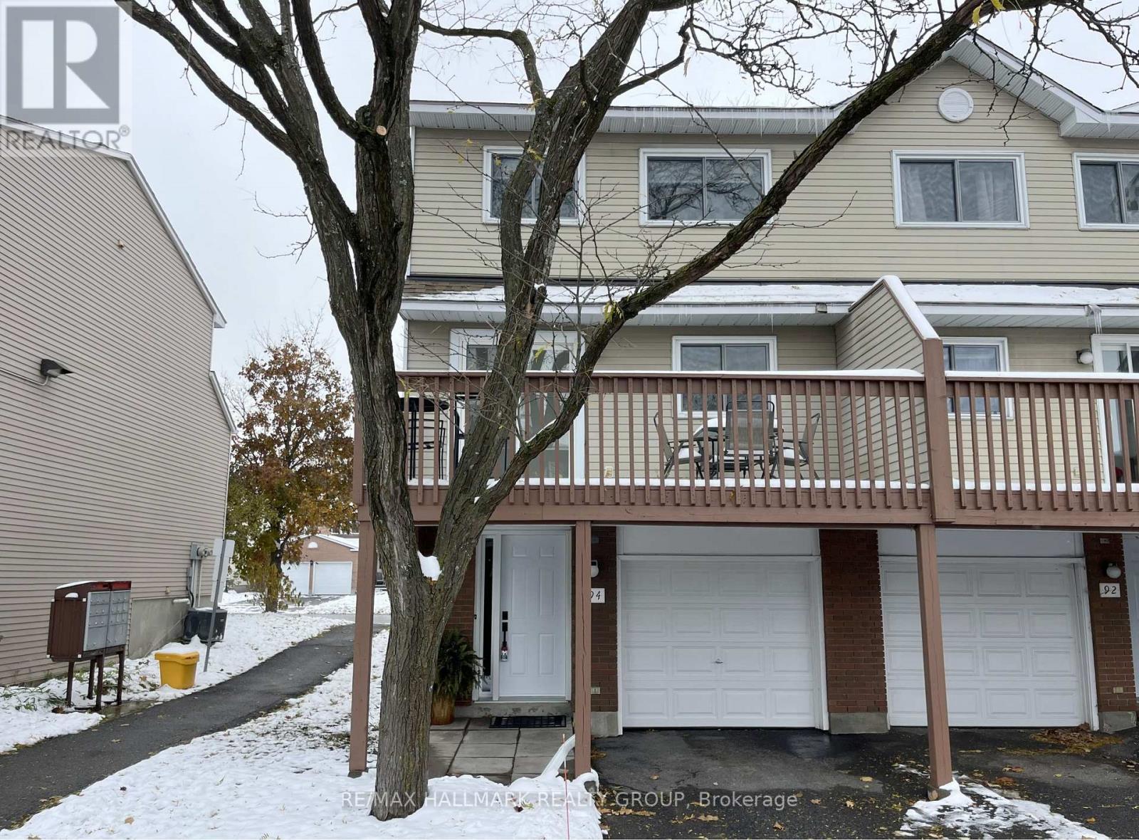 11 - 94 Esterlawn Private