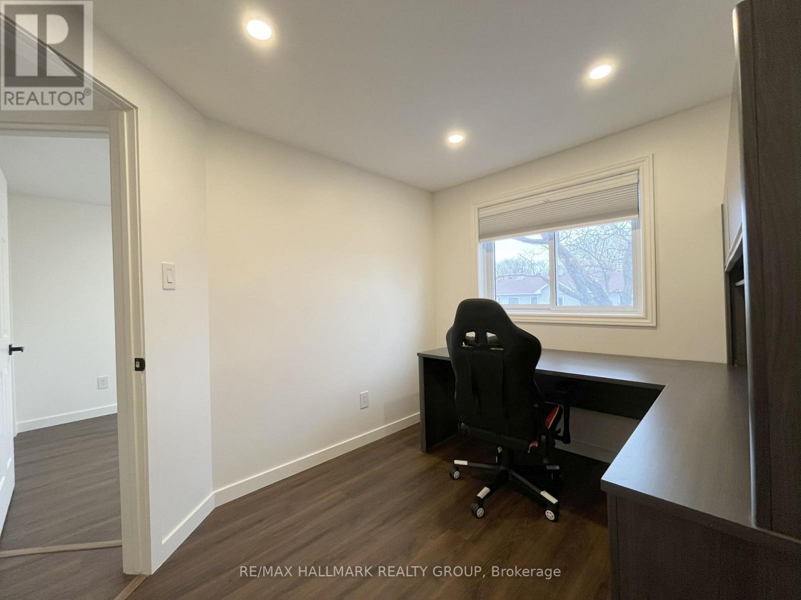 11 - 94 Esterlawn Private