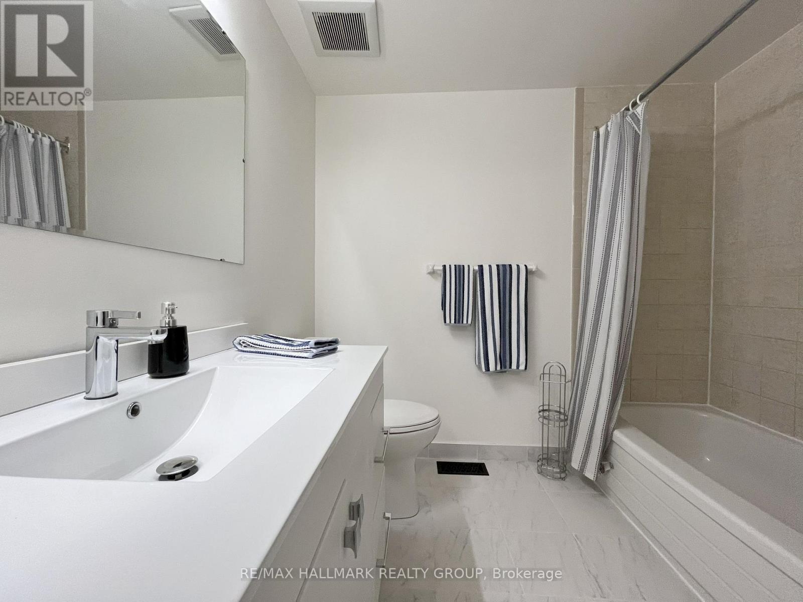 11 - 94 Esterlawn Private