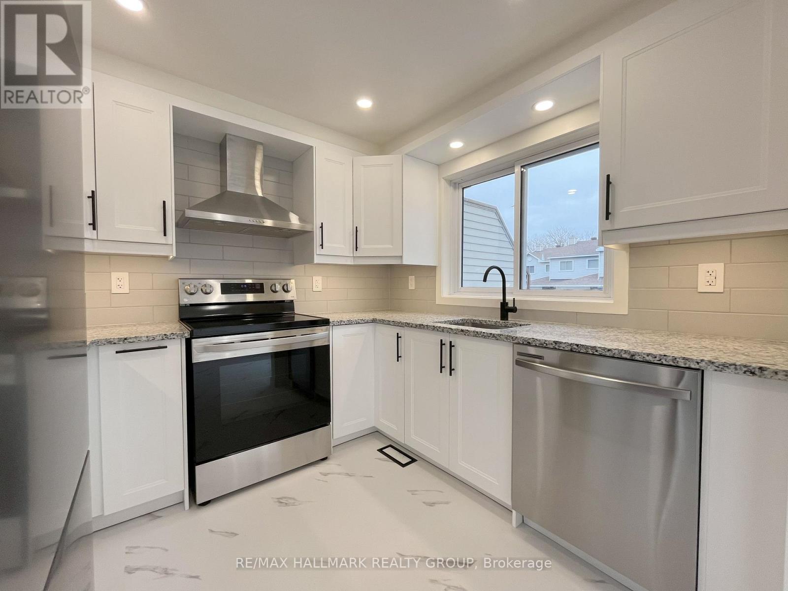 11 - 94 Esterlawn Private