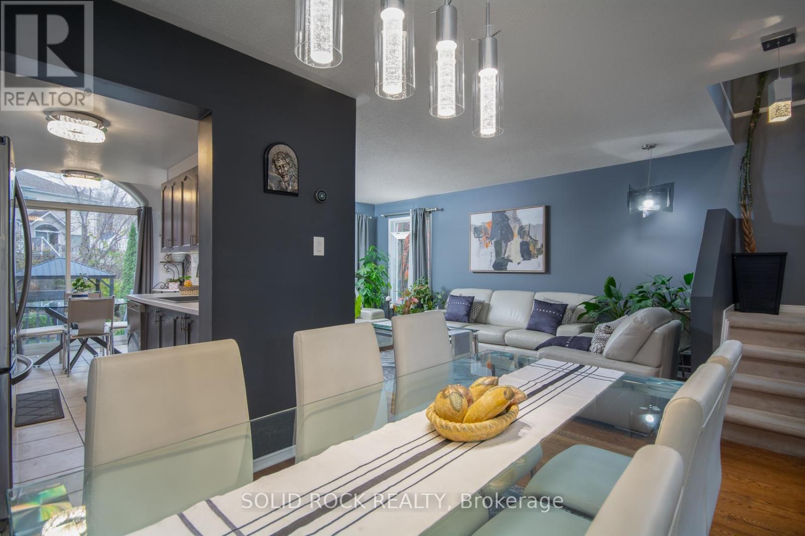 61 Flowertree Crescent