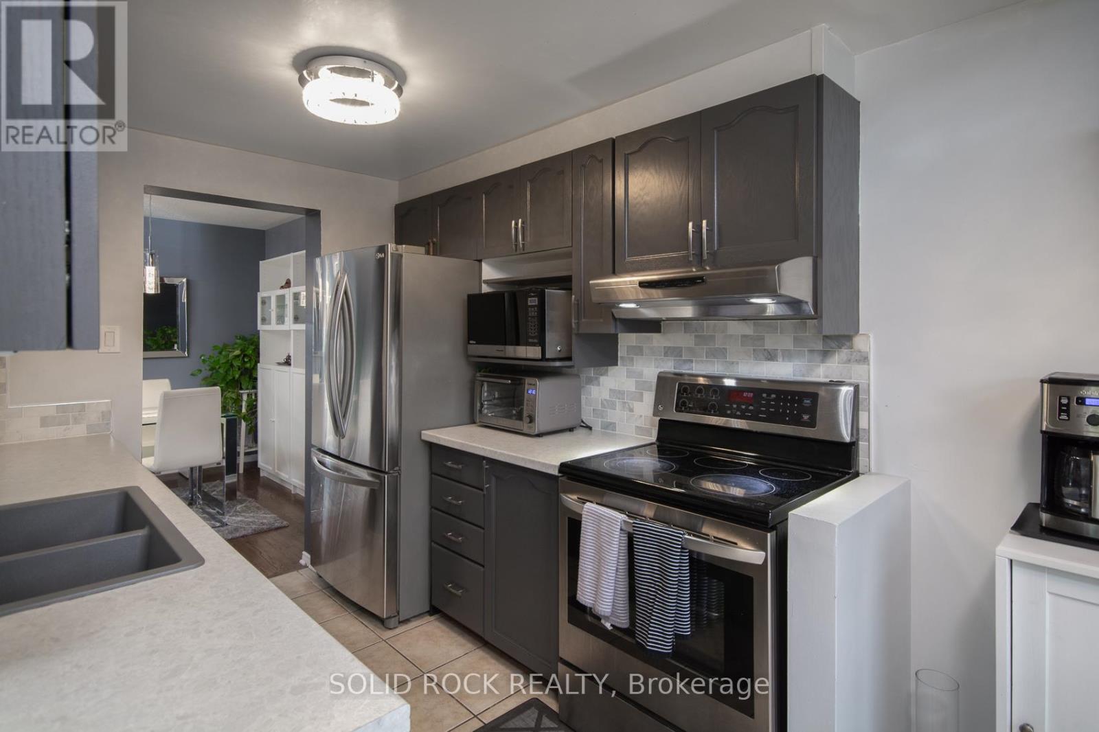 61 Flowertree Crescent