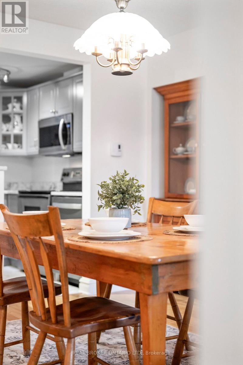 6 - 1 Rosamond Street E