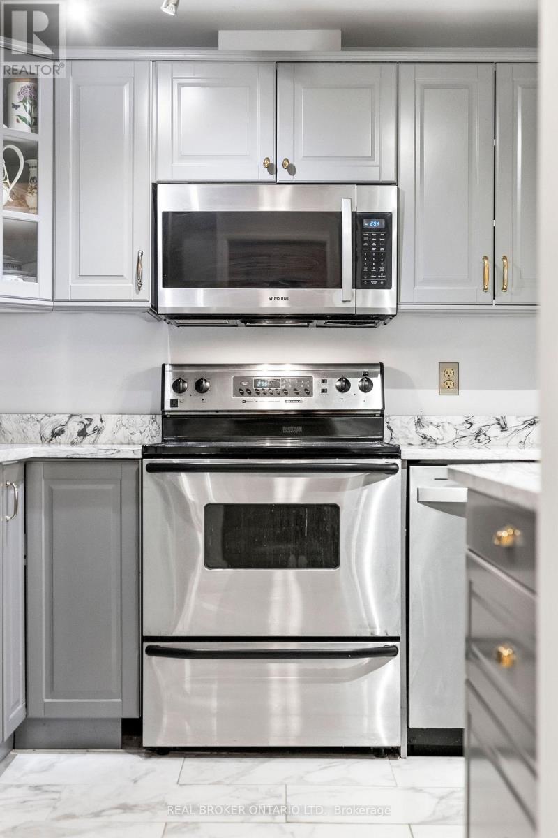 6 - 1 Rosamond Street E