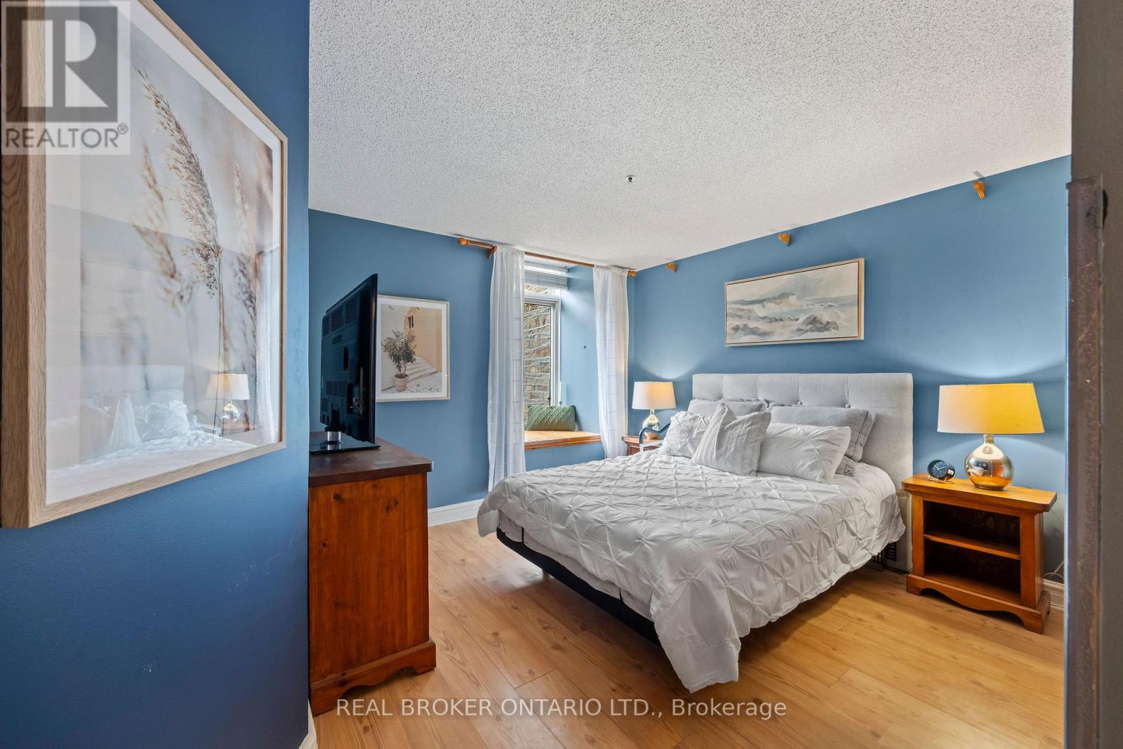 6 - 1 Rosamond Street E