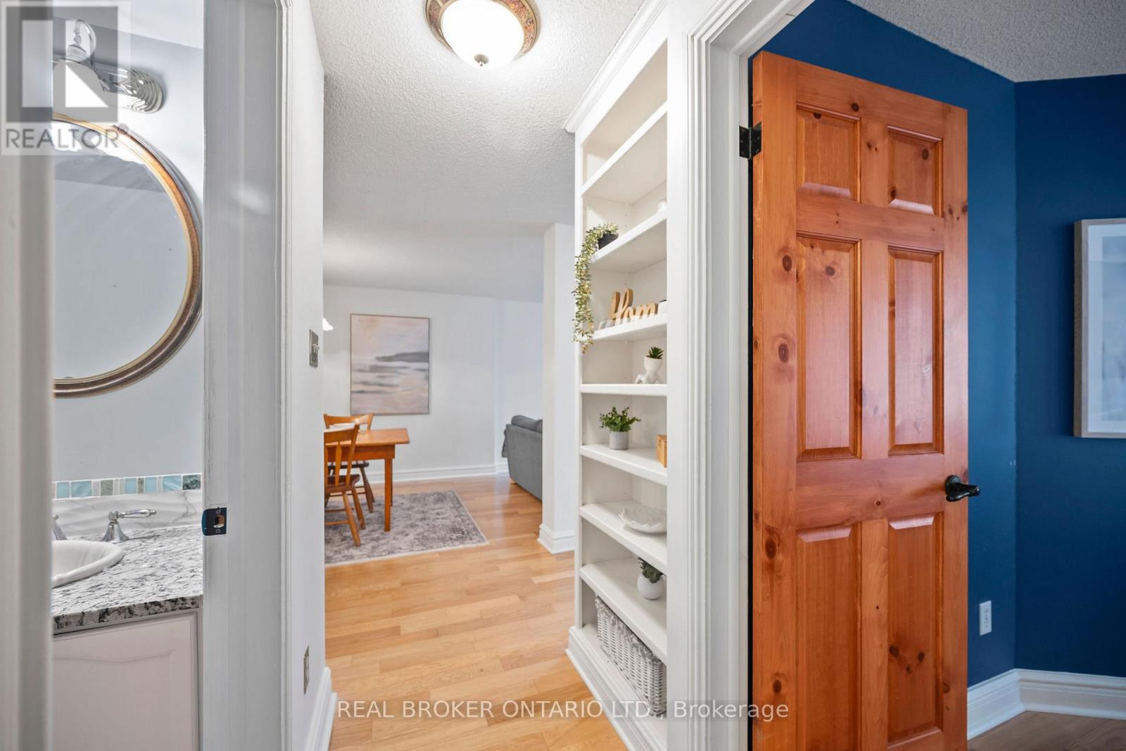 6 - 1 Rosamond Street E