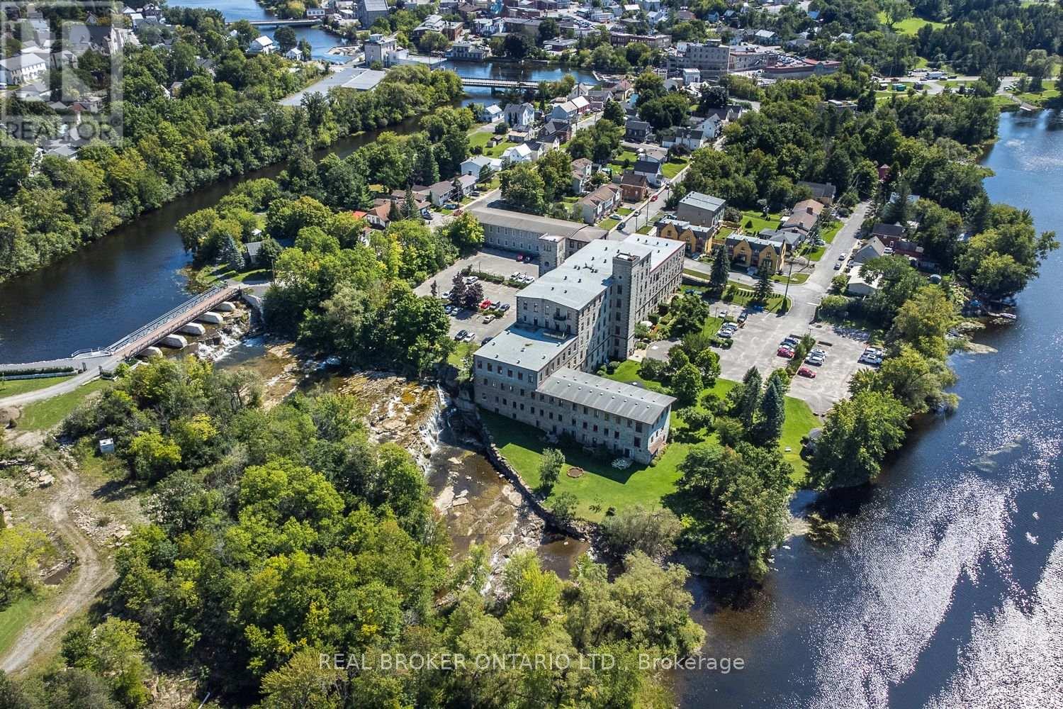 6 - 1 Rosamond Street E