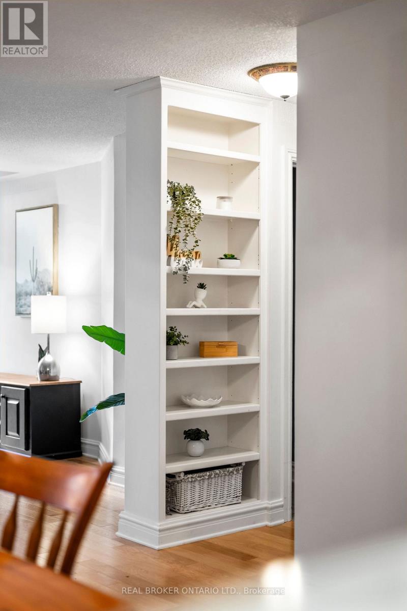 6 - 1 Rosamond Street E