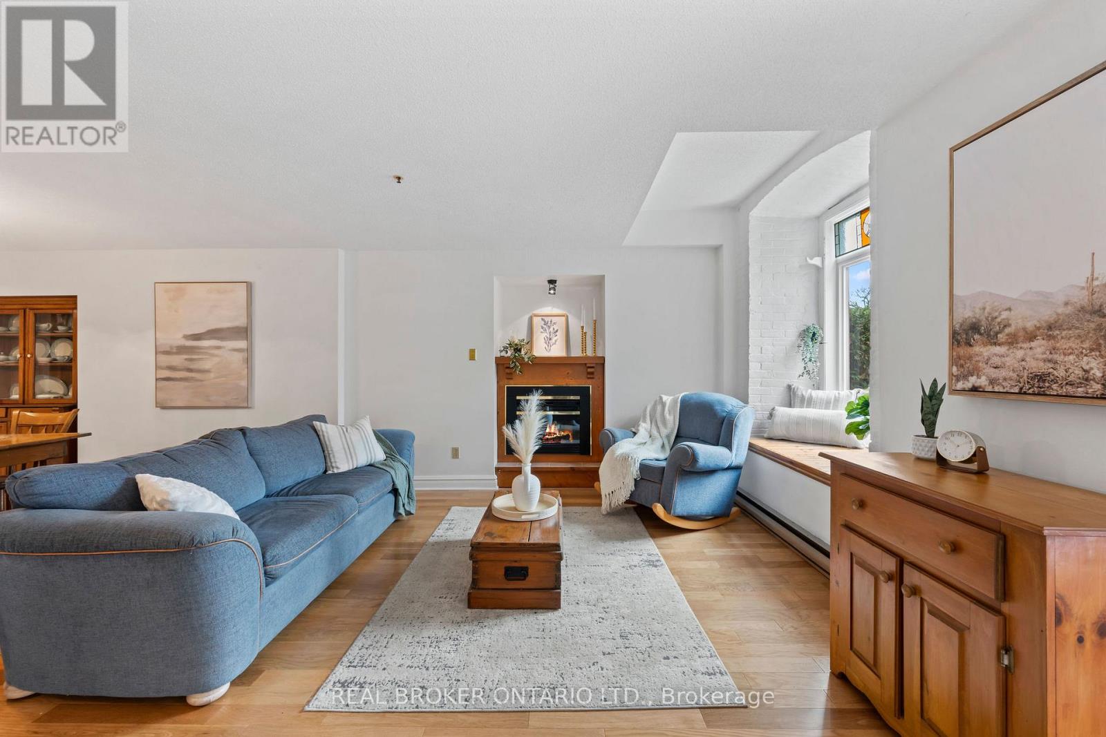 6 - 1 Rosamond Street E