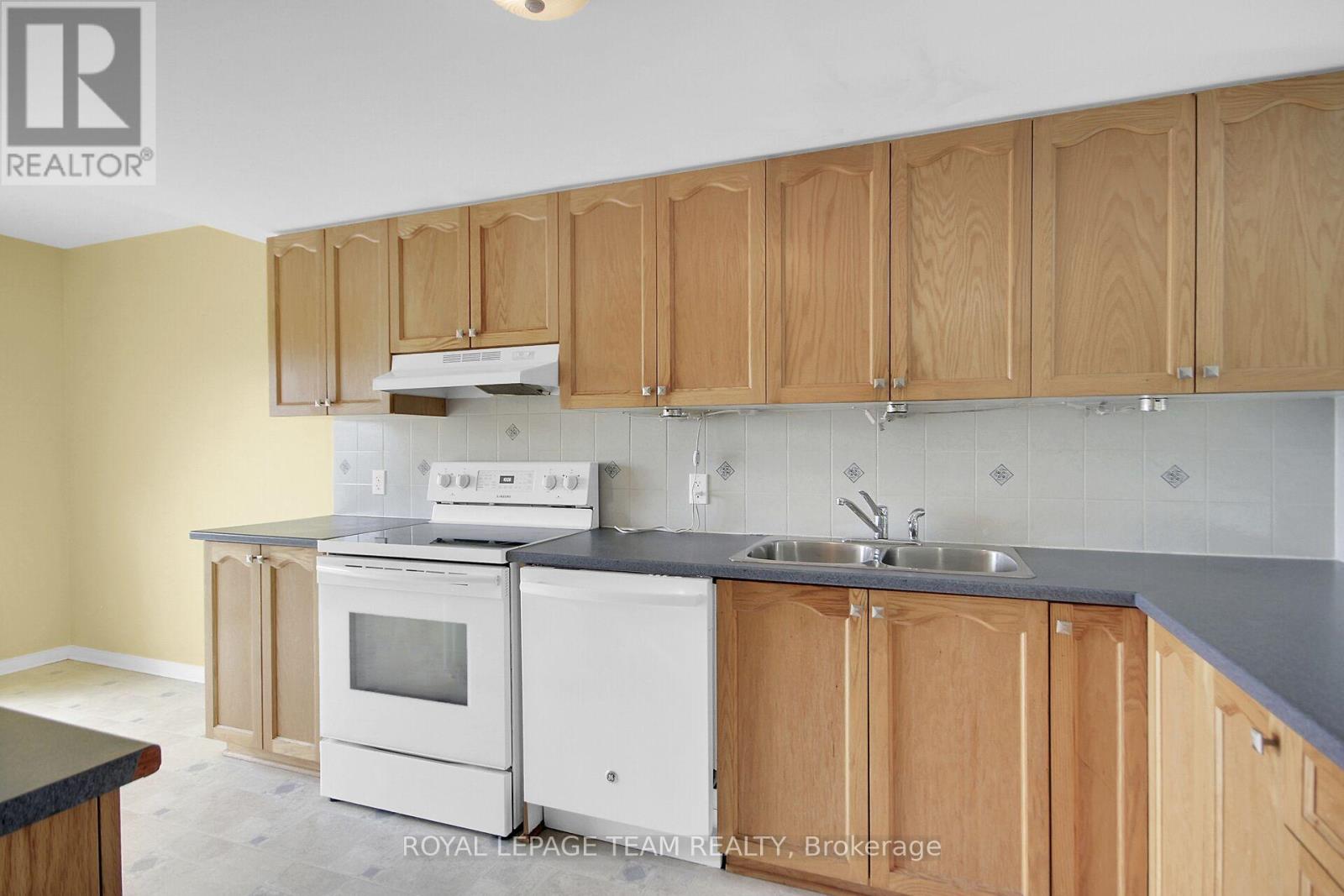 16 - 414 Hillsboro Private