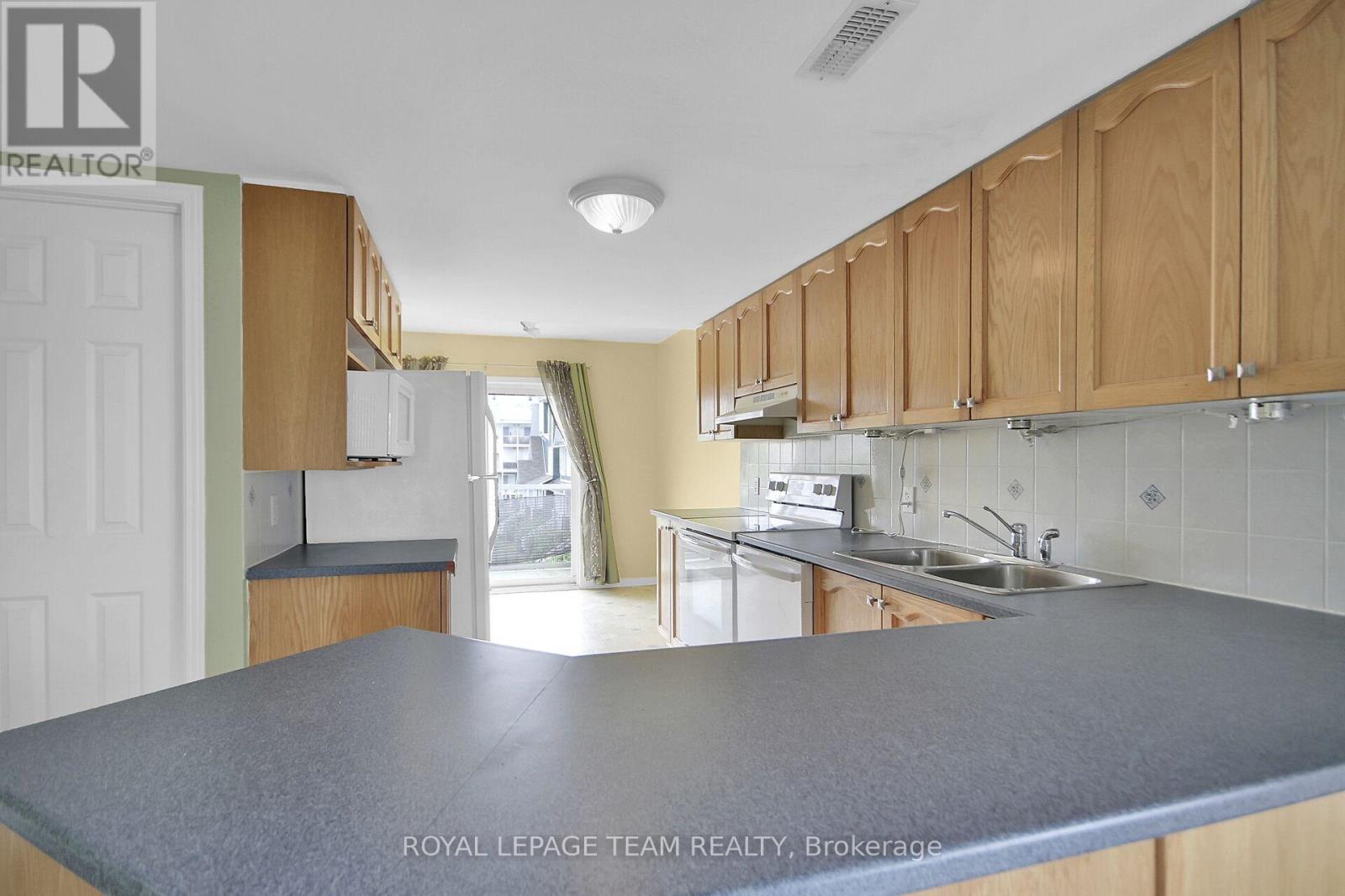 16 - 414 Hillsboro Private