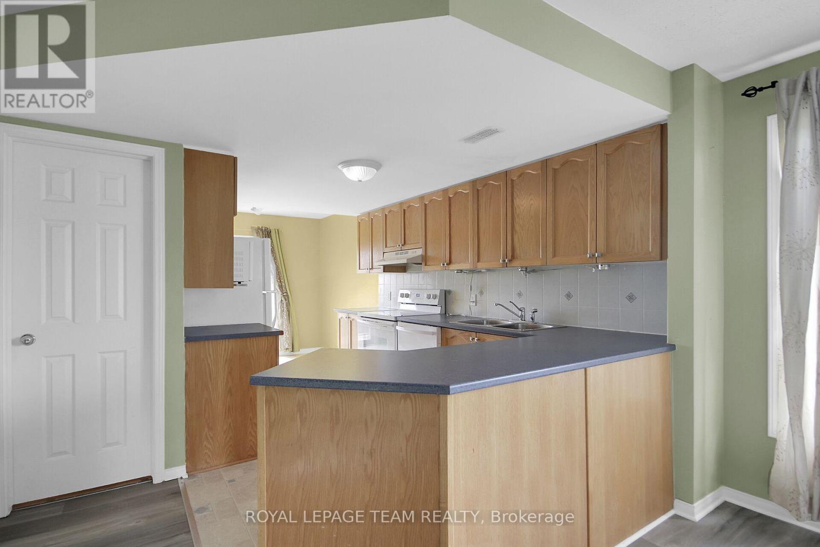 16 - 414 Hillsboro Private