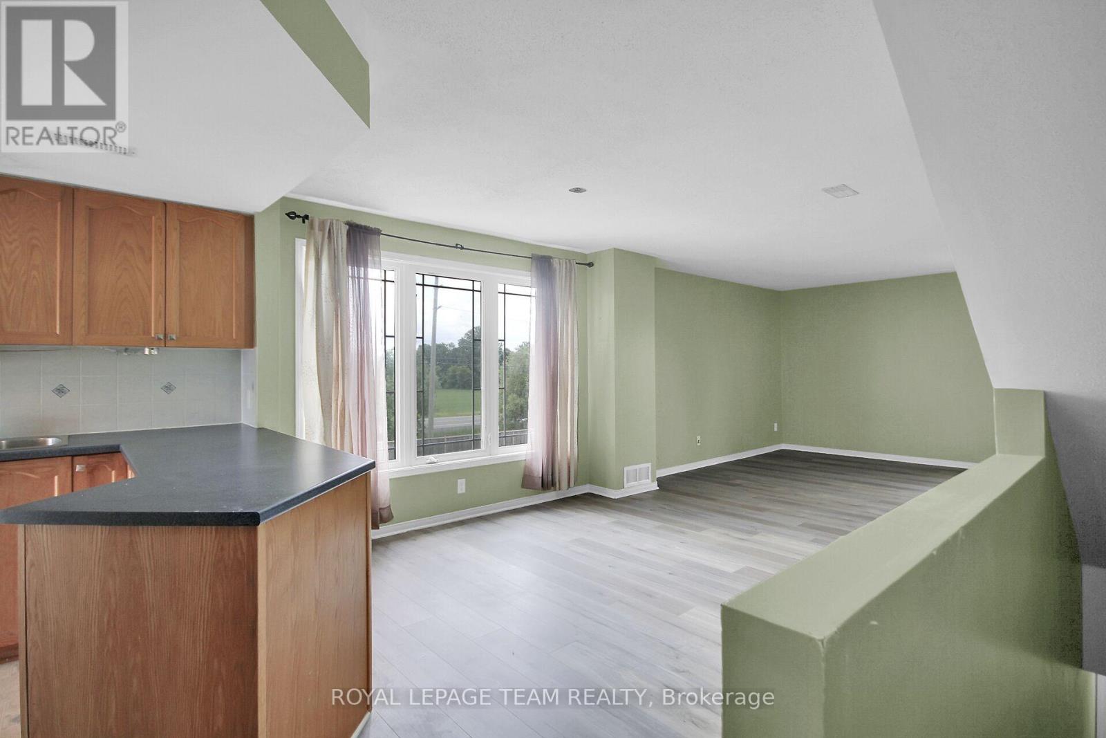 16 - 414 Hillsboro Private