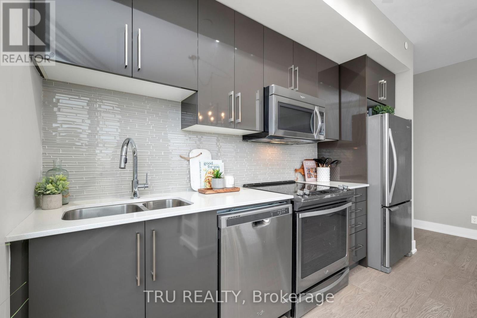 910 - 485 Richmond Road