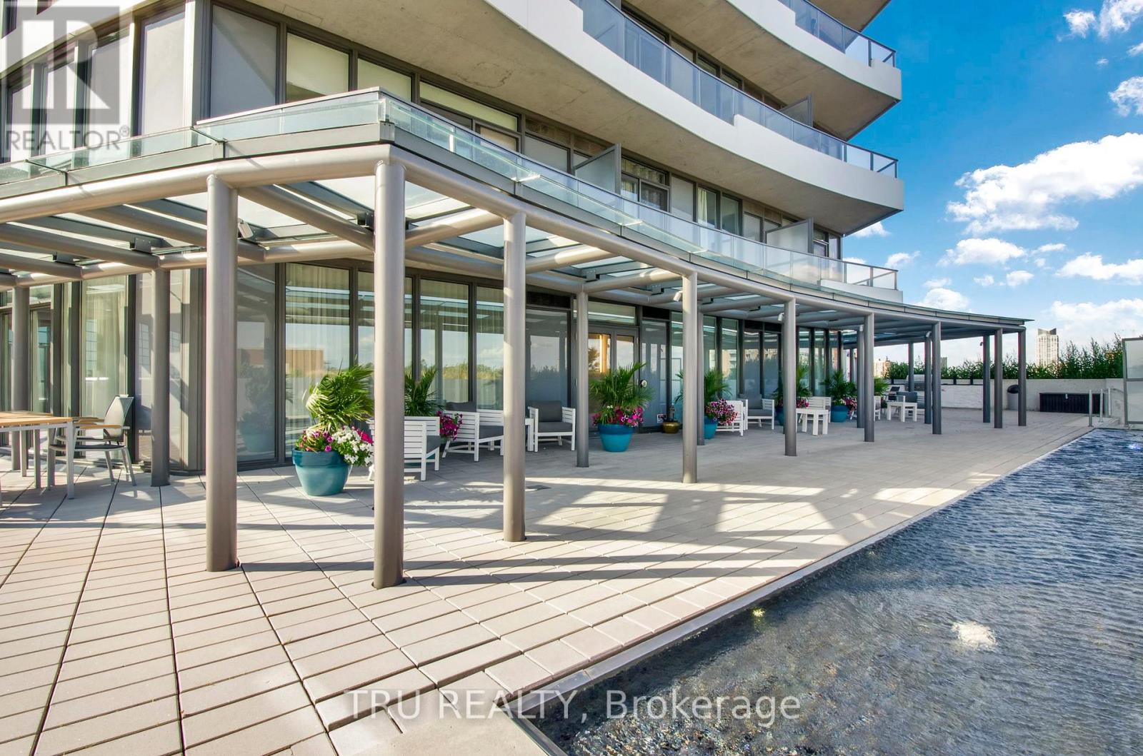 910 - 485 Richmond Road