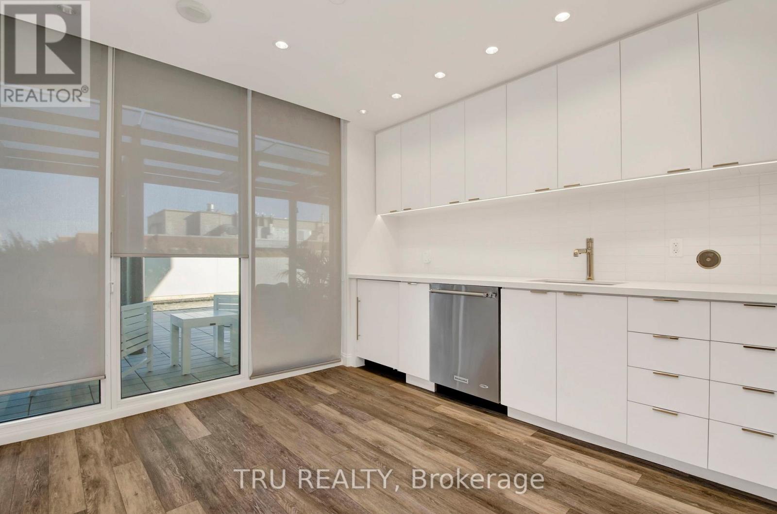 910 - 485 Richmond Road