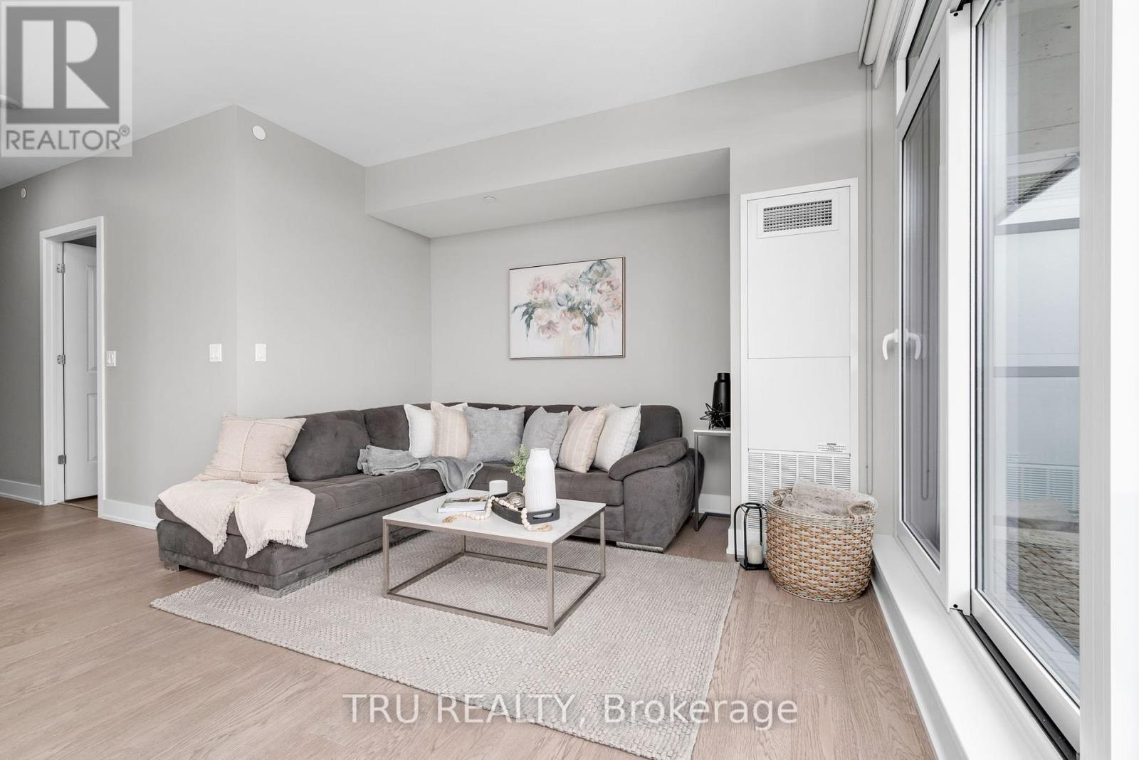 910 - 485 Richmond Road