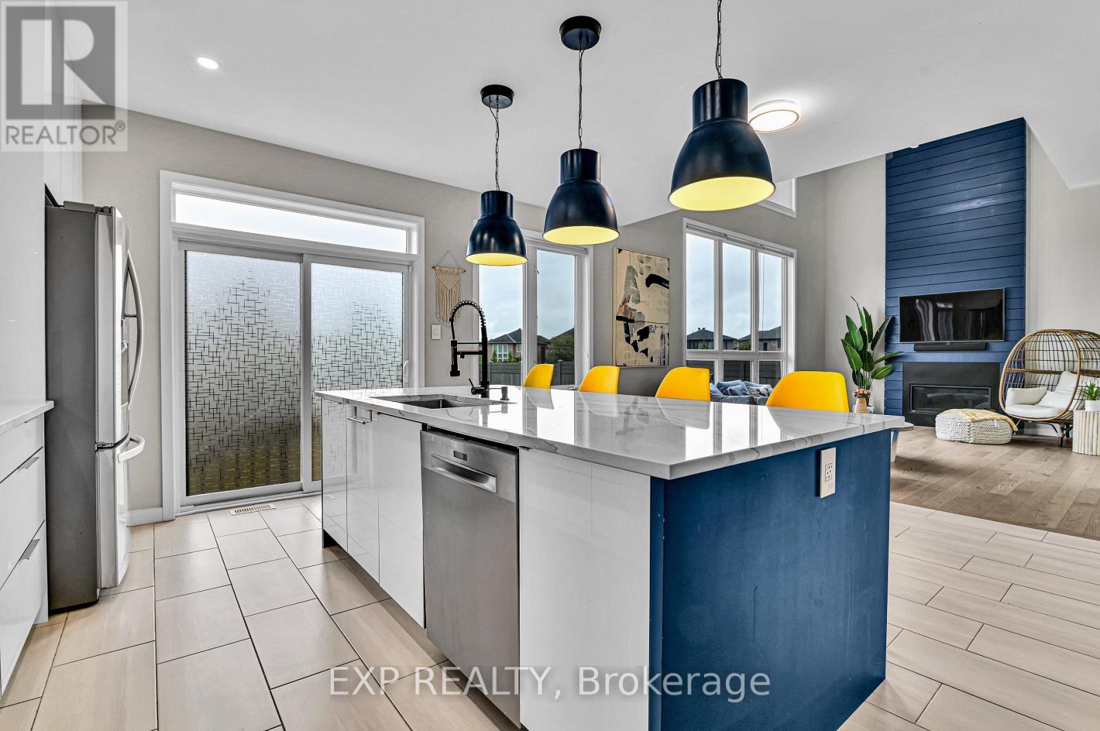 364 Gloaming Crescent