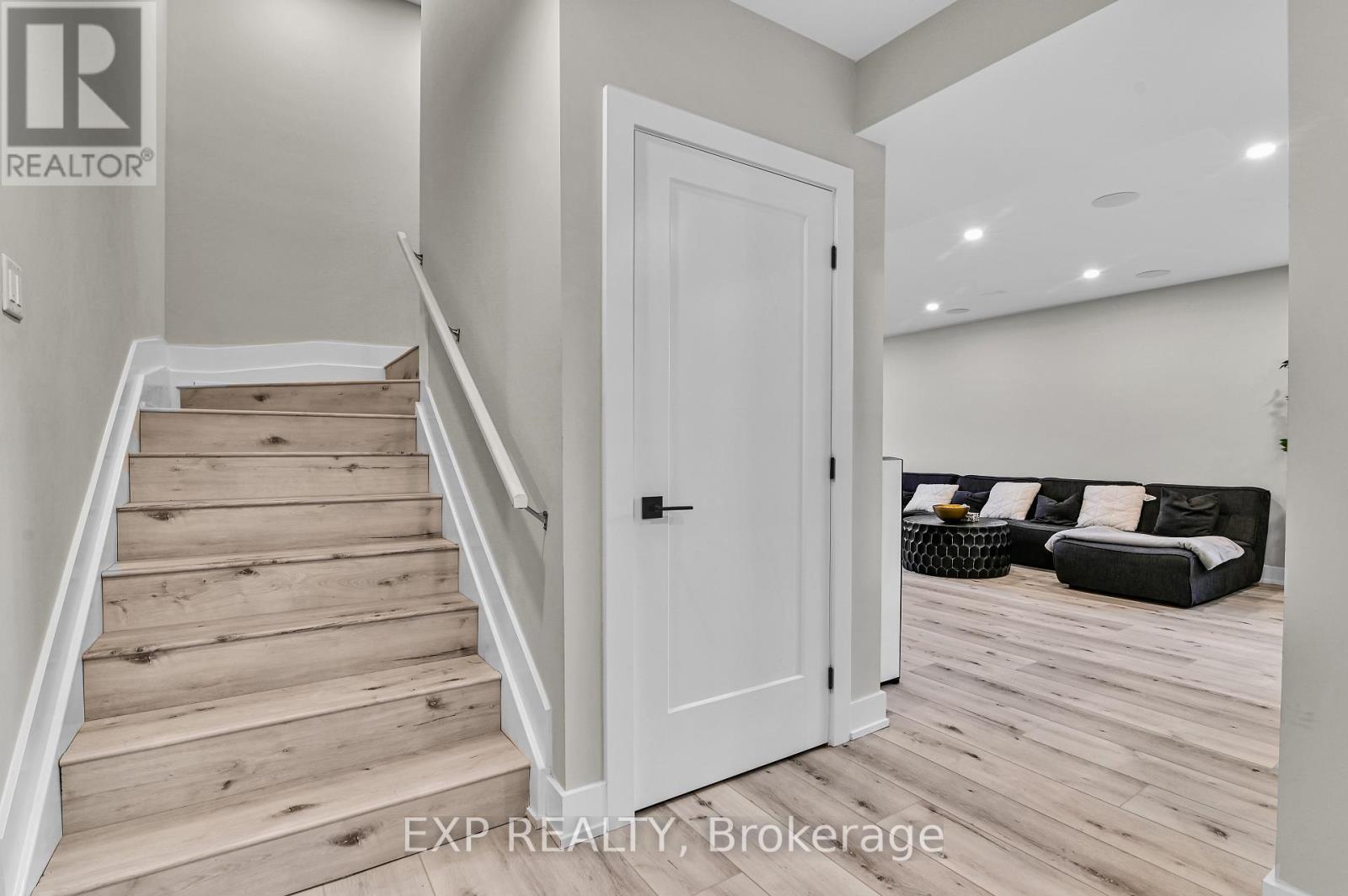 364 Gloaming Crescent