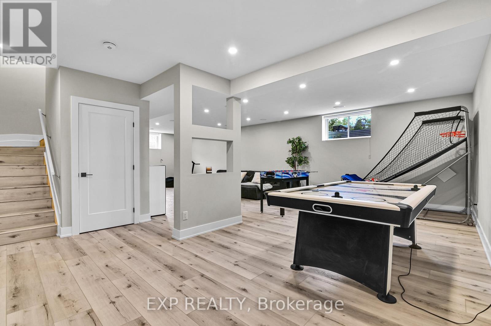 364 Gloaming Crescent