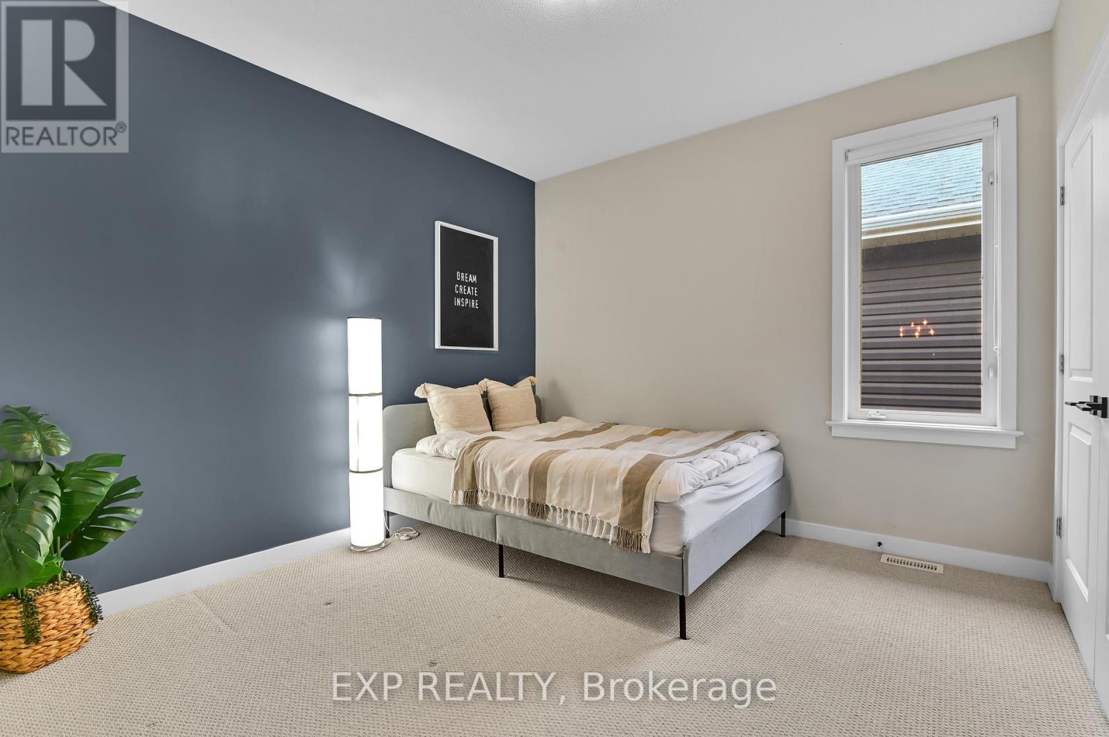 364 Gloaming Crescent