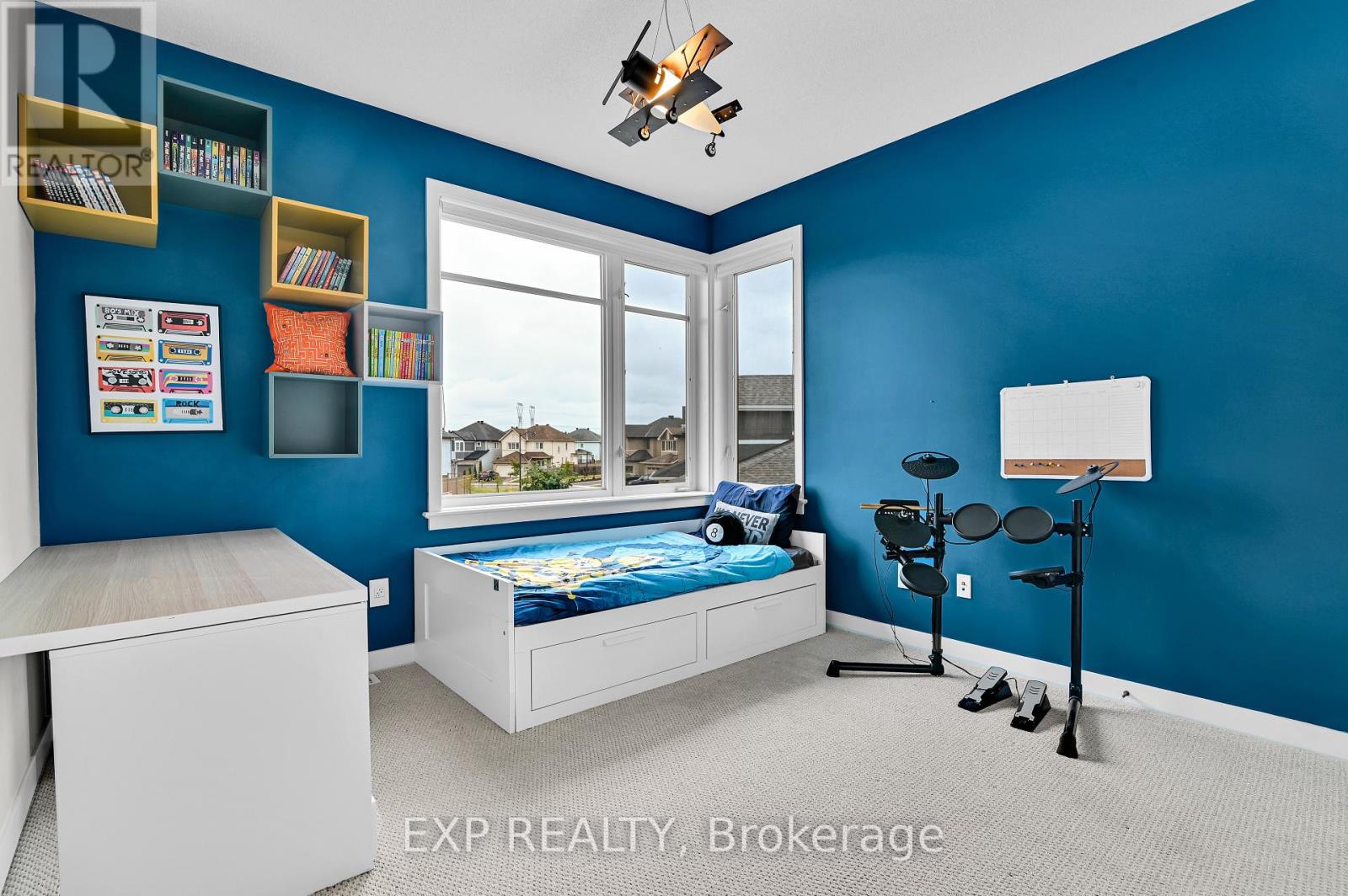 364 Gloaming Crescent