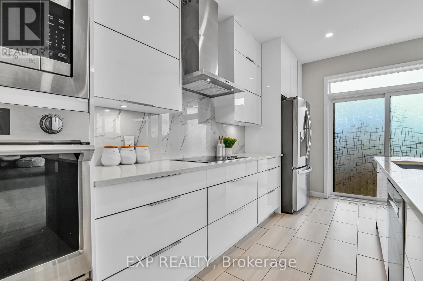 364 Gloaming Crescent