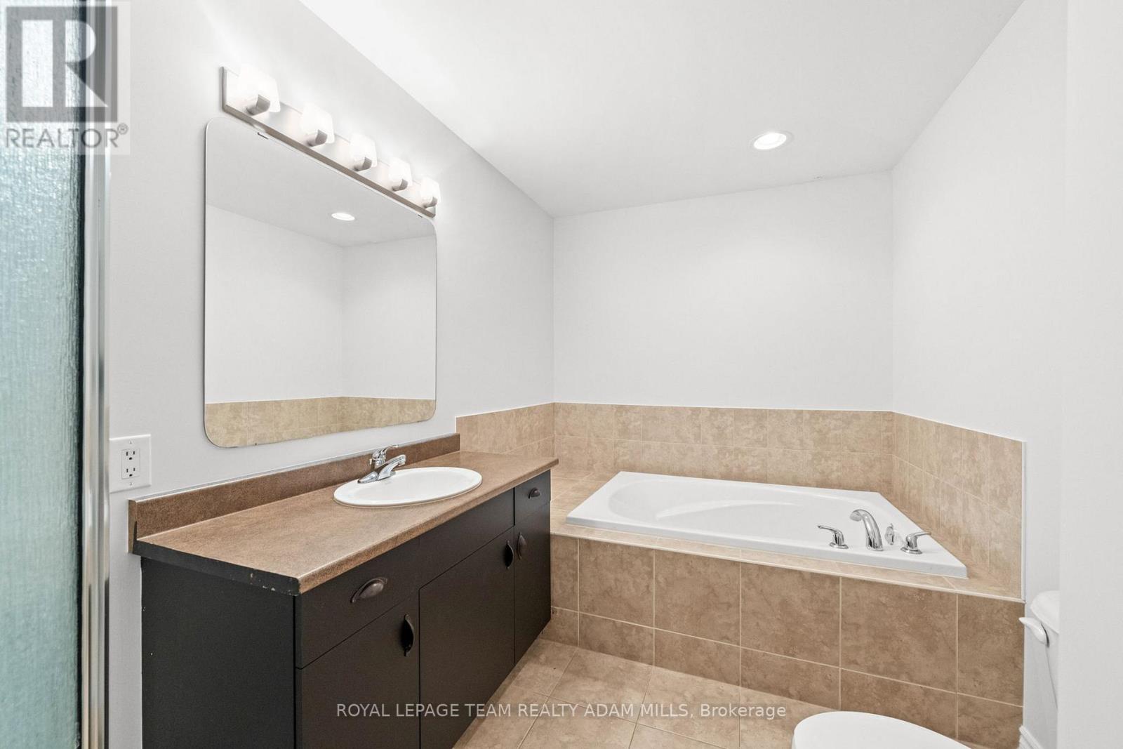 24 - 103 Eye Bright Crescent