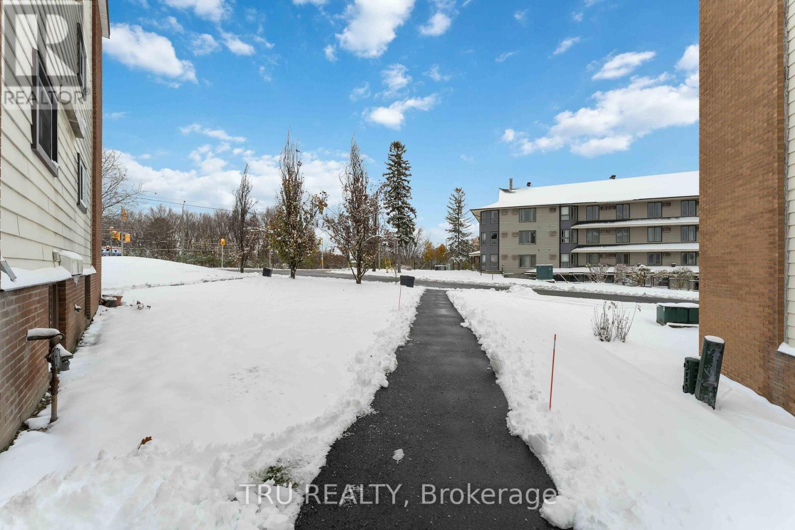 8 - 898 Elmsmere Road